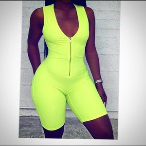 💘 New Lovely Green Zip Up Romper